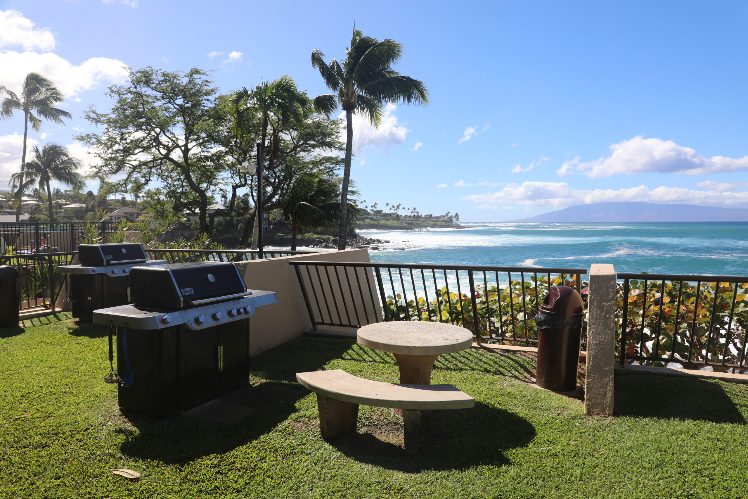 Napili Point Grounds, BBQ & Ocean Views