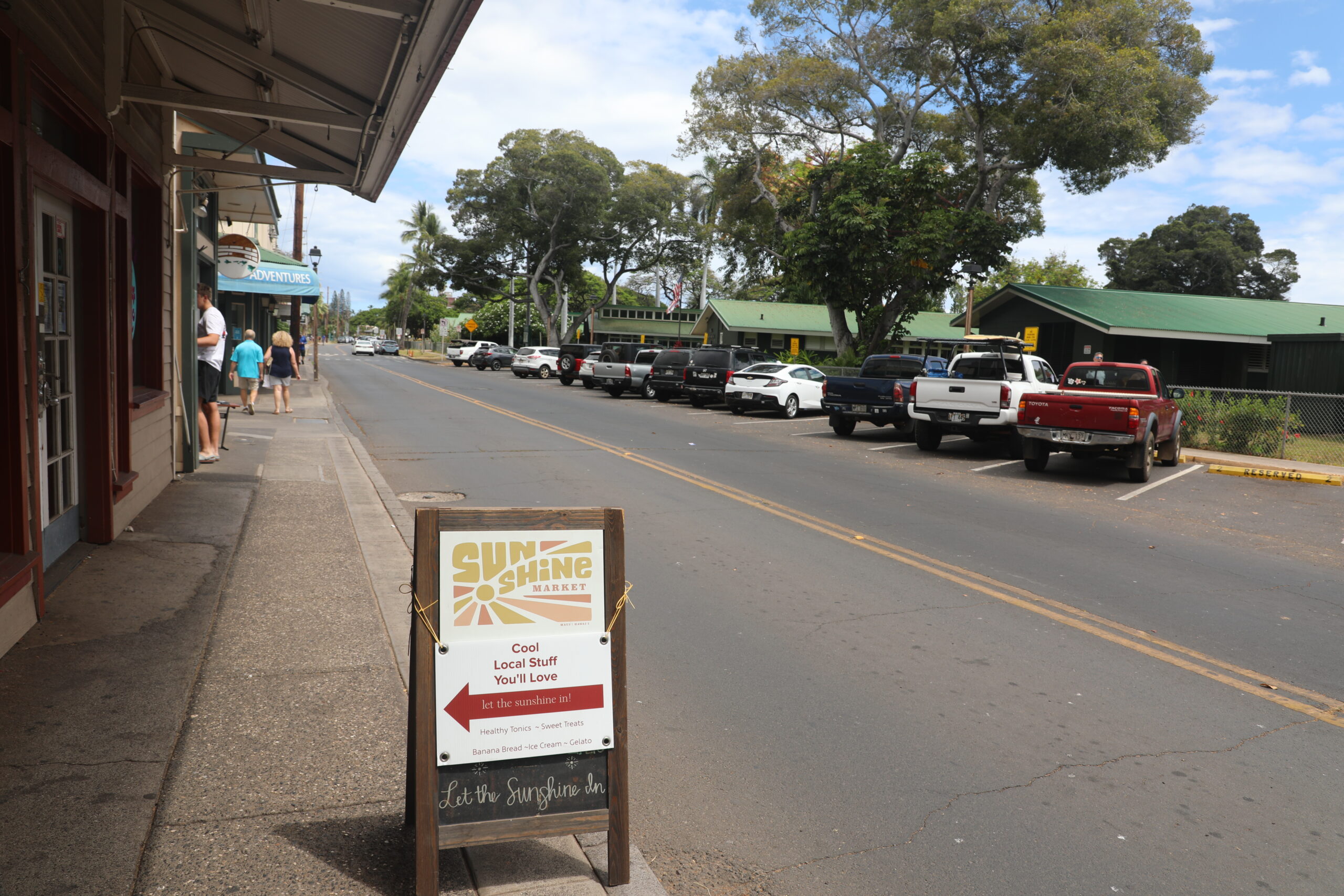 Sunshine Market Maui, Gifts and Clothing